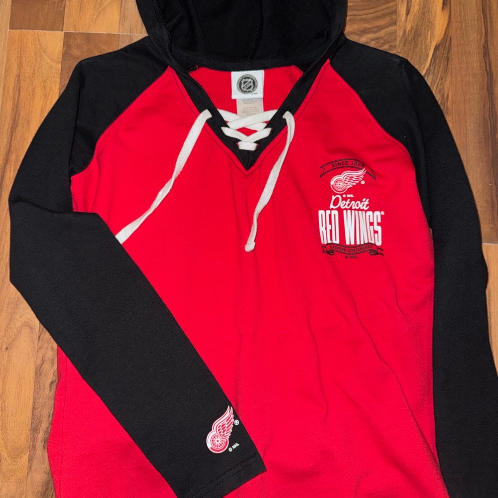 NHL Detroit Red Wings Lace-Up Hoodie - Red and Black